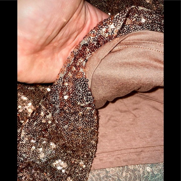 HONEY PUNCH Rose Gold Sequin Faux Wrap Dress, size Medium, NWT - Picture 6 of 10
